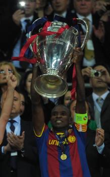 b_WEMBLEY_b_Abidal_alzo
